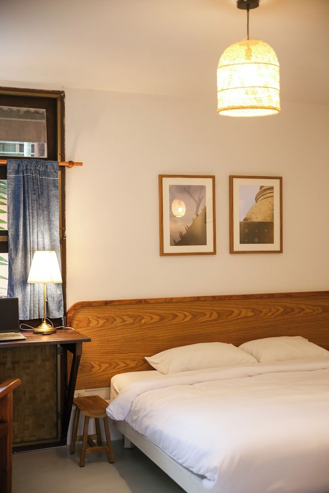Standard Studio, 1 King Bed, Bathtub, Garden View