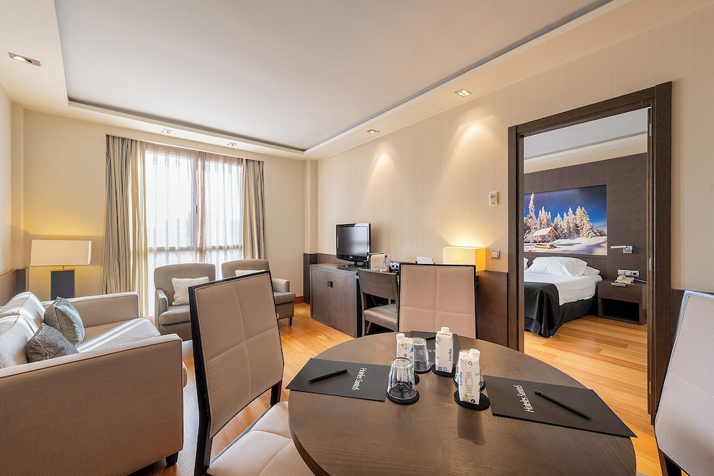 Junior Suite, 1 King Bed with Sofa bed