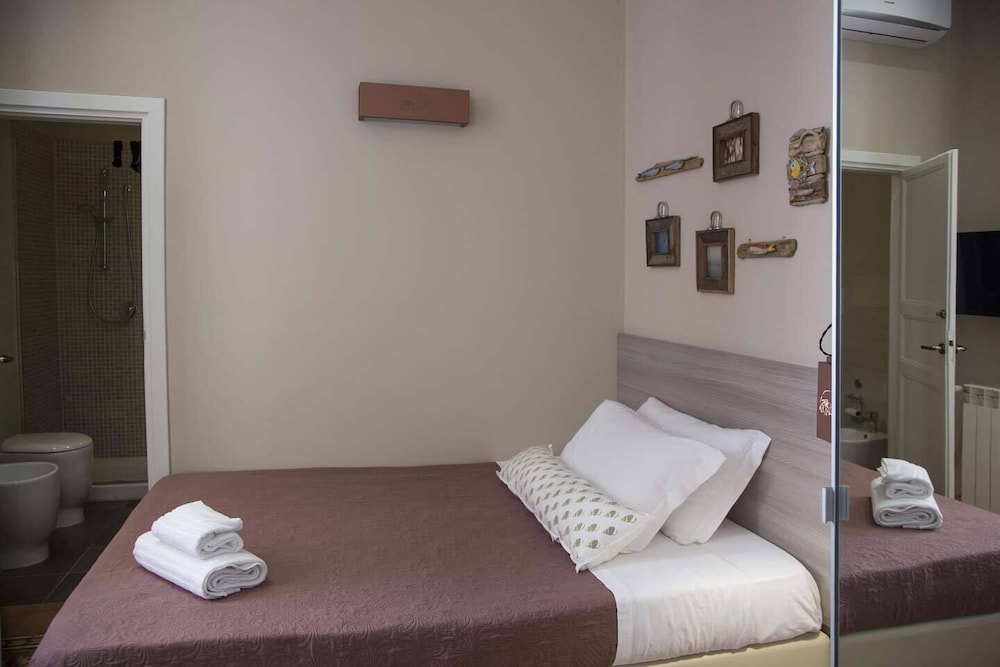 Single Room - Photo 1