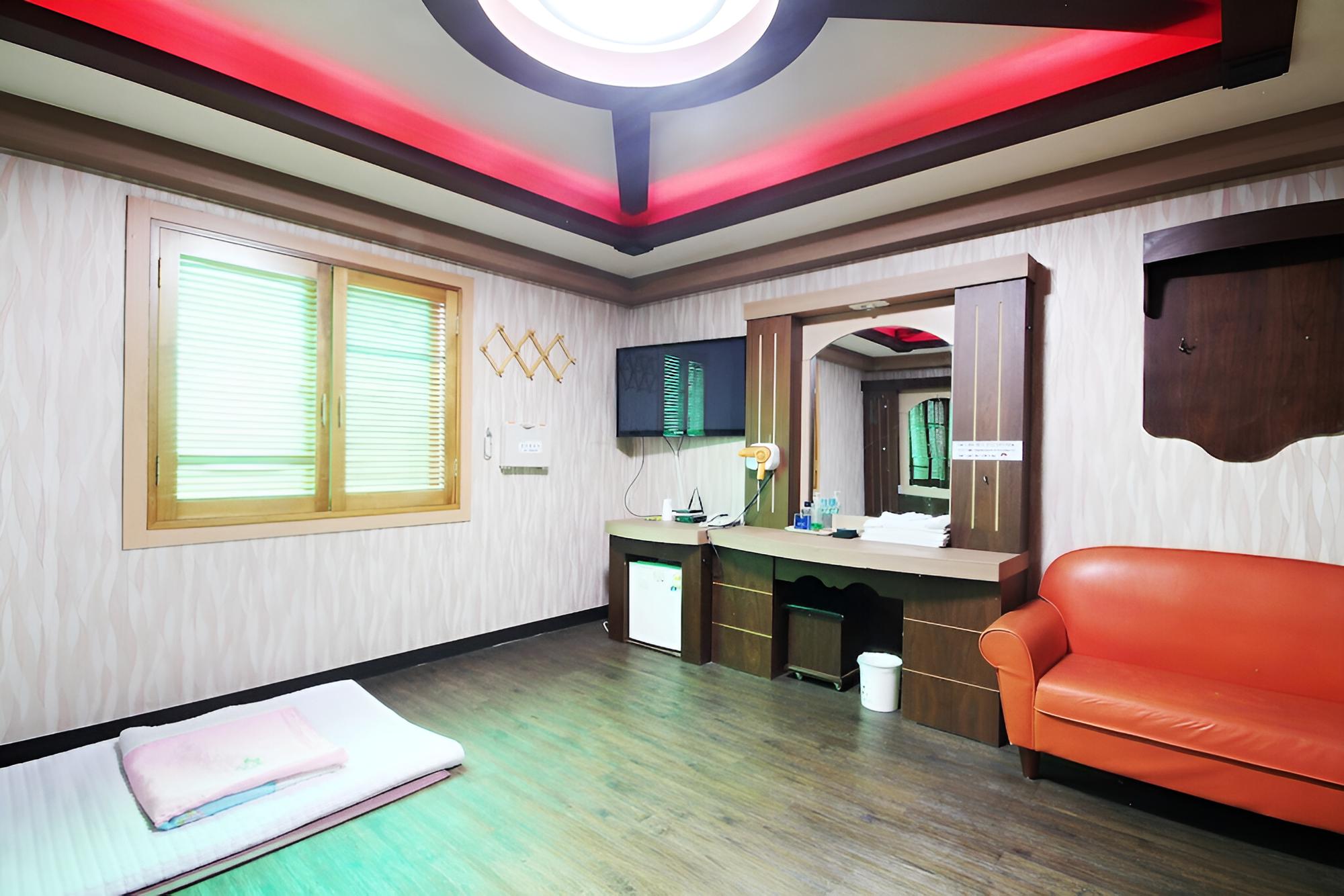 Room (Ondol room)