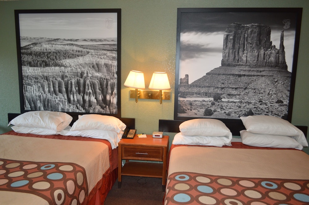 Upgraded, Suite, Multiple Beds - Photo 4