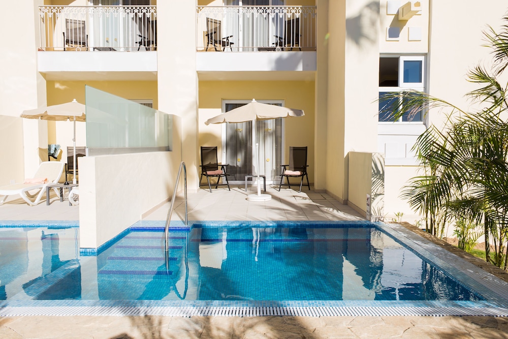 Junior Suite, Connecting Rooms (swim Up | 18+ | L)