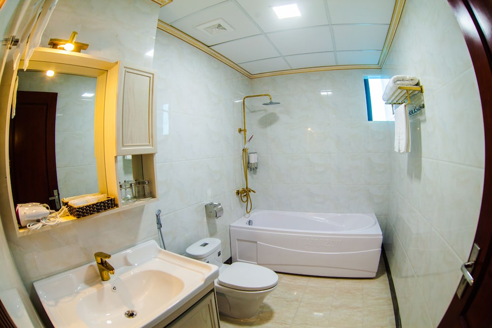 Deluxe Twin Room, 2 Queen Beds, Smoking, Corner photo 3