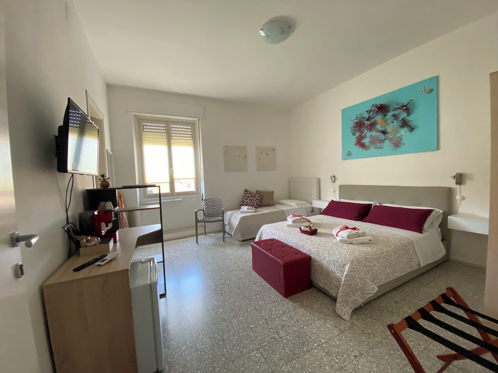 Triple Room, Multiple Beds, Non Smoking, City View