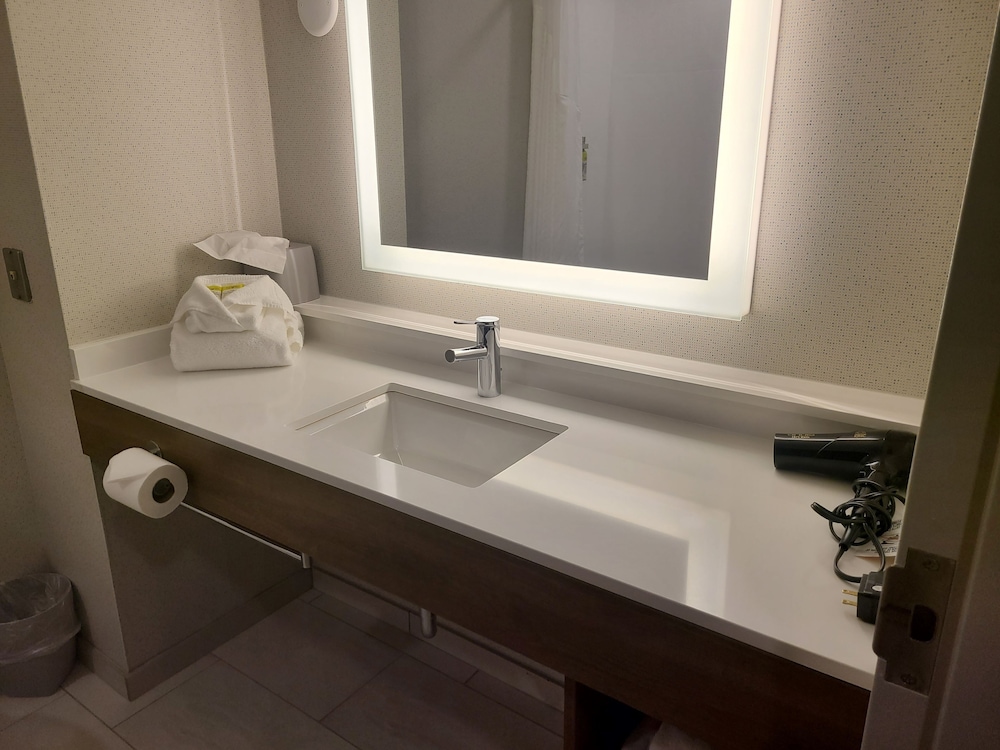 Standard Room, 1 King Bed - Photo 2