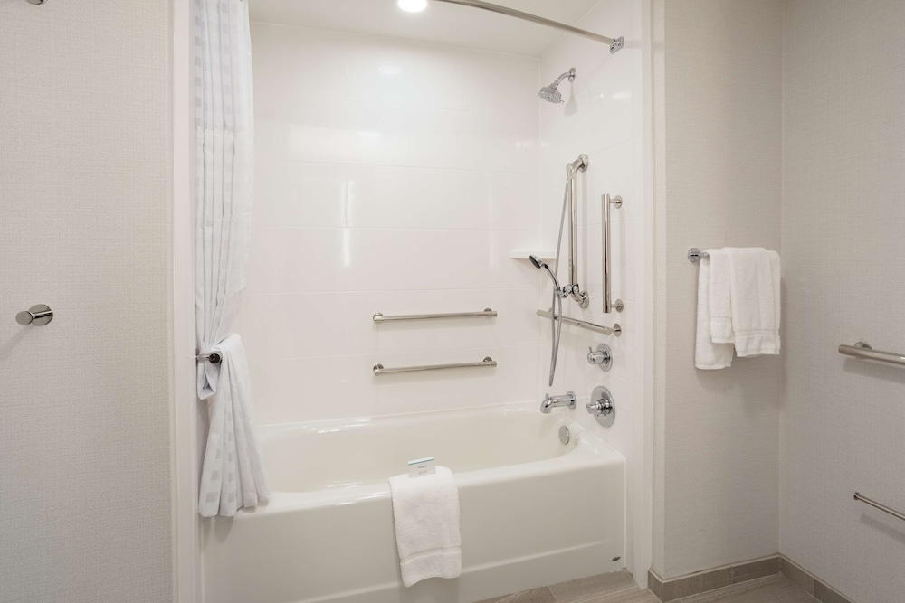 Room, 2 Queen Beds, Accessible, Mountain View (Bathtub) photo 3