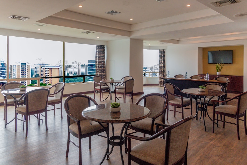 Suite, 1 King Bed, Non Smoking (VIP Floor) - Photo 4