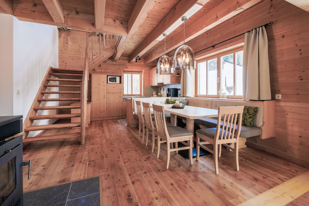 Deluxe Chalet, Multiple Bedrooms, Mountain View (Zellersee) photo 3