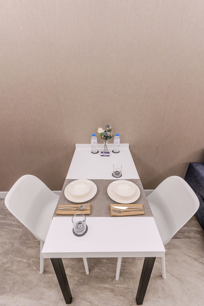 Basic Suite - Photo 6