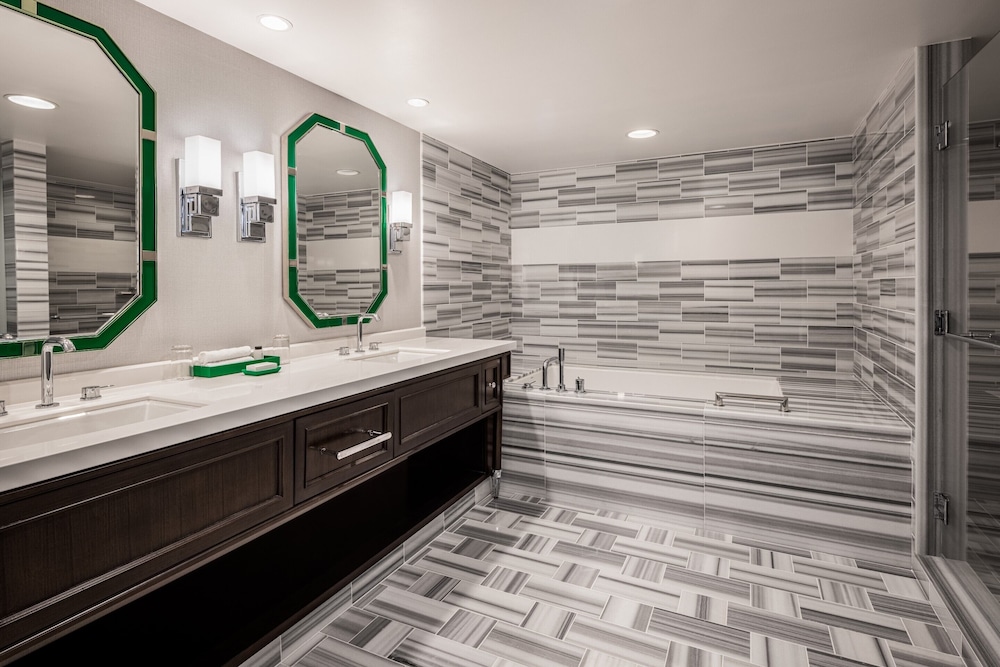 Colosseum Premium Suite 2 Queen - Photo 8