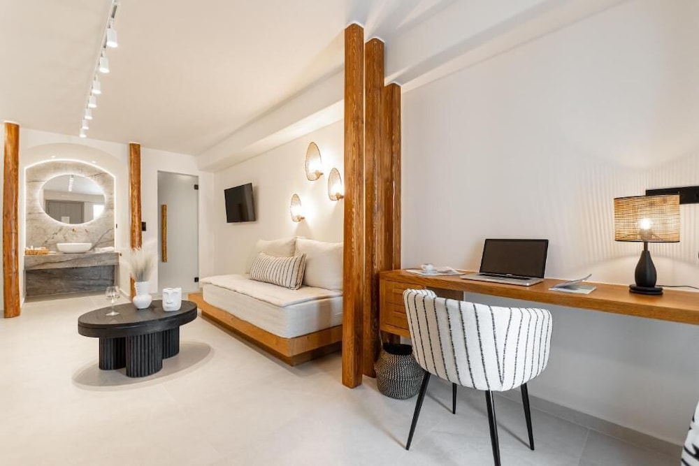 Signature Jacuzzi Suite, Garden View