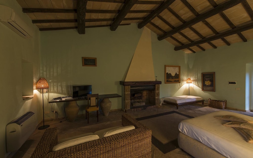 Superior Suite - Photo 3