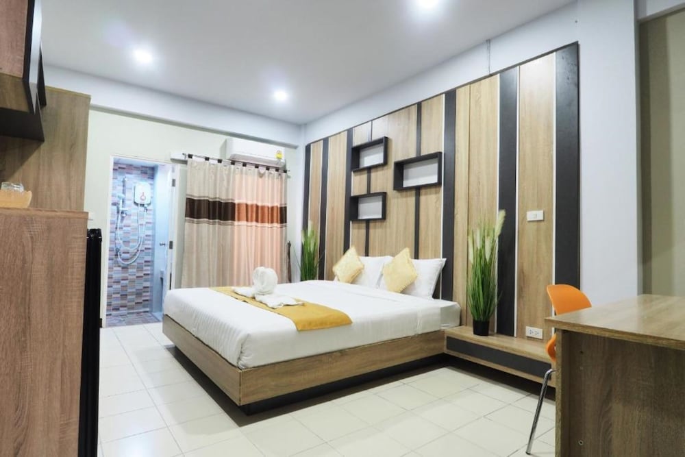 Superior Room, 1 King Bed - Photo 9