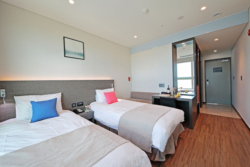 Deluxe Twin Room, Ocean View - Photo 5