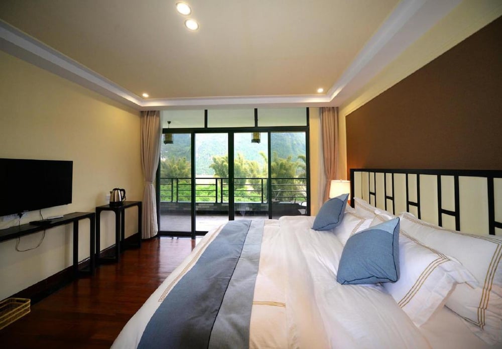 Deluxe Double Room With River View photo 2