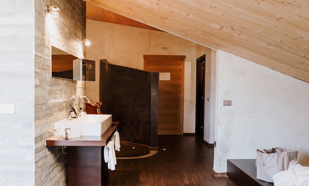 Exclusive Suite - Photo 3