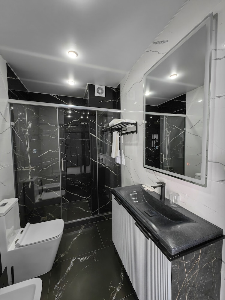 Standard Double Room - Photo 5
