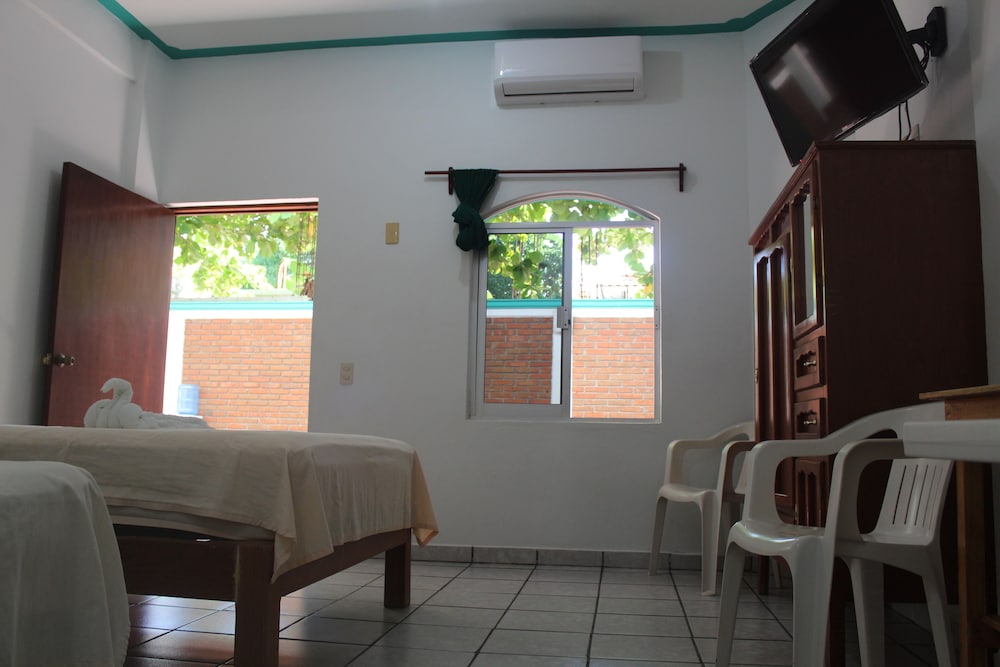 Basic Twin Room - Photo 21