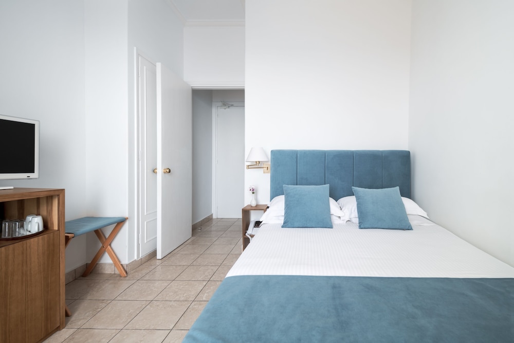 Classic Double Room, Balcony (Caldera & Volcano View)