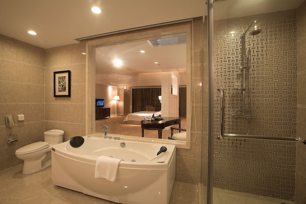 Deluxe Suite photo 2