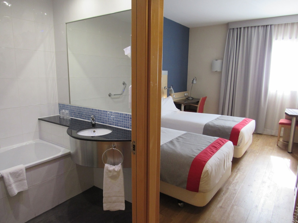Standard Room, 2 Twin Beds (Free Breakfast)
