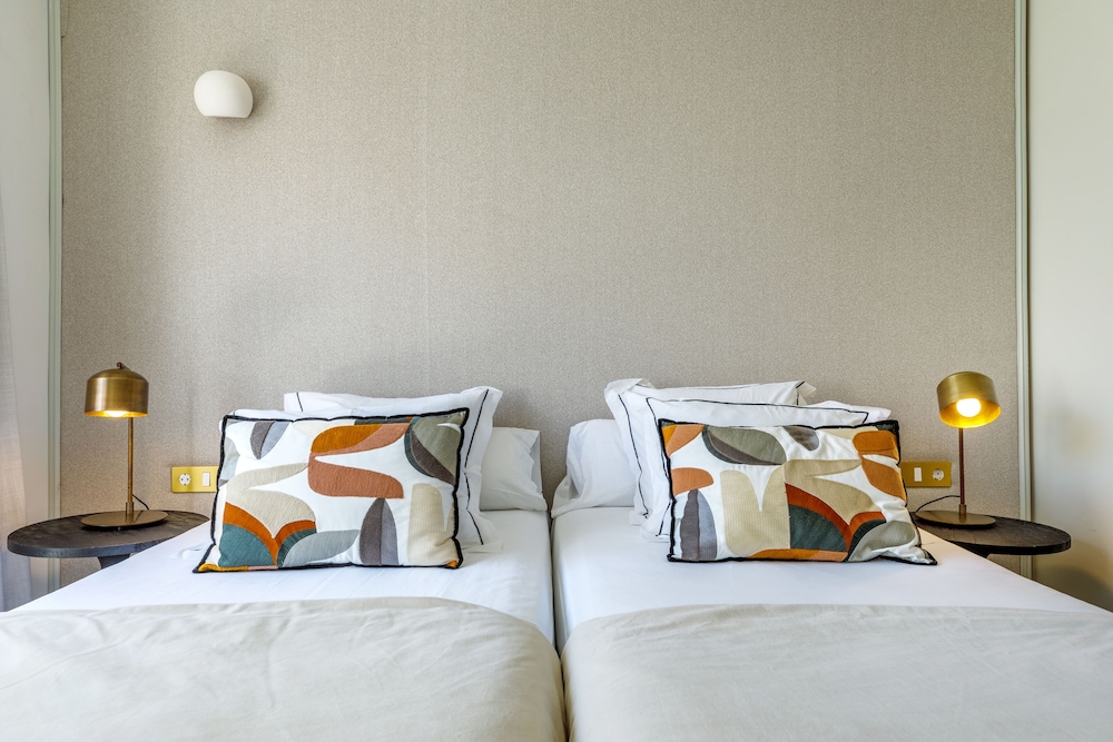 Suite Apartment - Photo 2