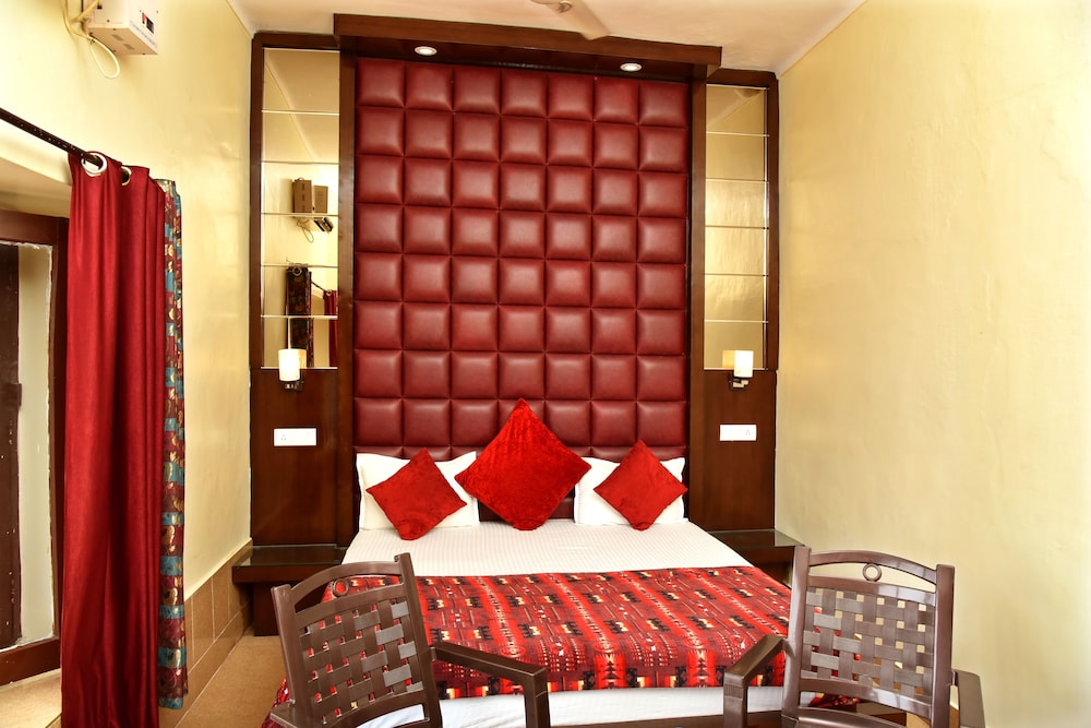 Deluxe Room (01)