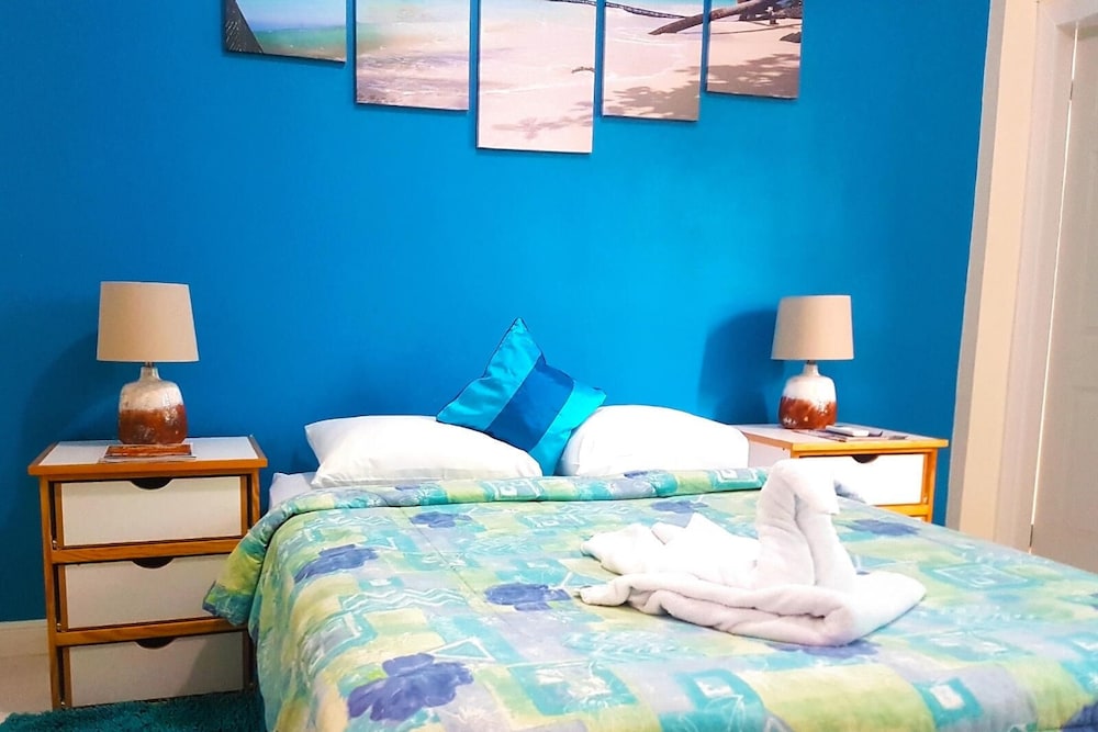Standard Room, 1 Queen Bed photo 3
