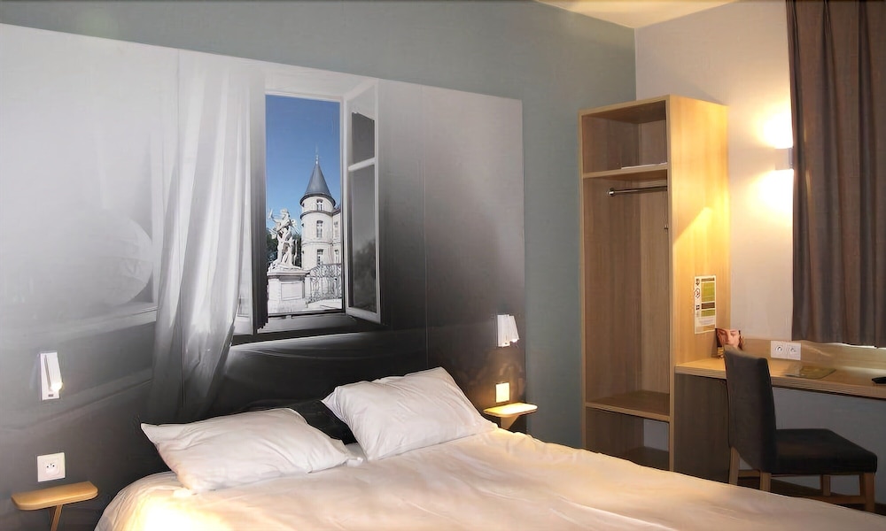 Double Room, Non Smoking - Photo 4