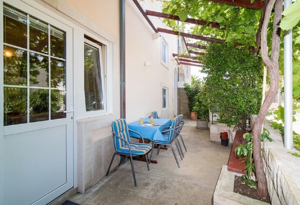 Apartment (Orange - 30m from beach - A1(4))