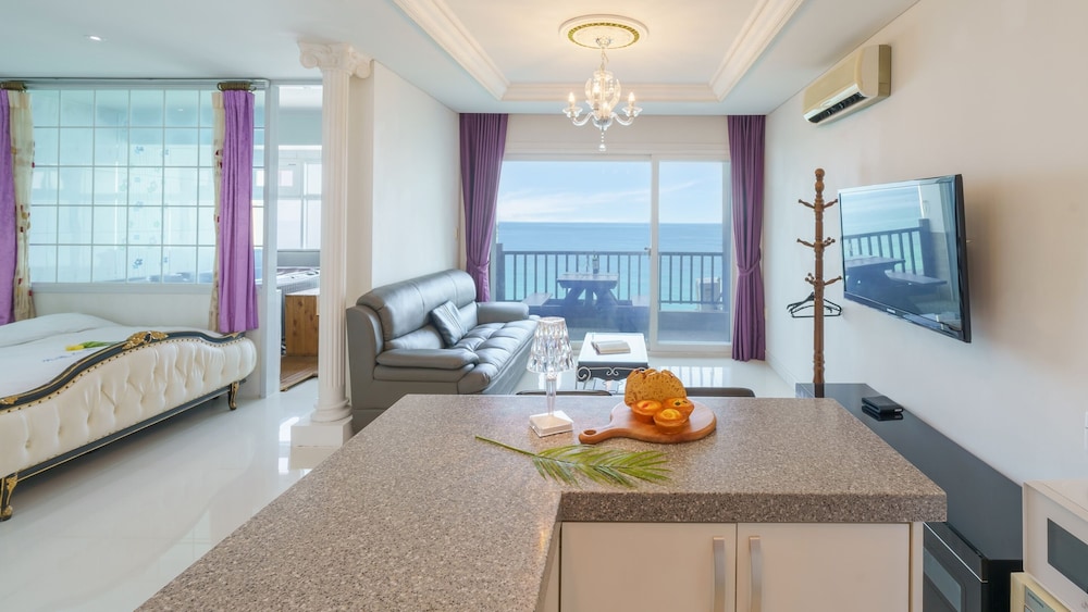 Basic Room, 1 Bedroom (303 Royalsherd) - Photo 1