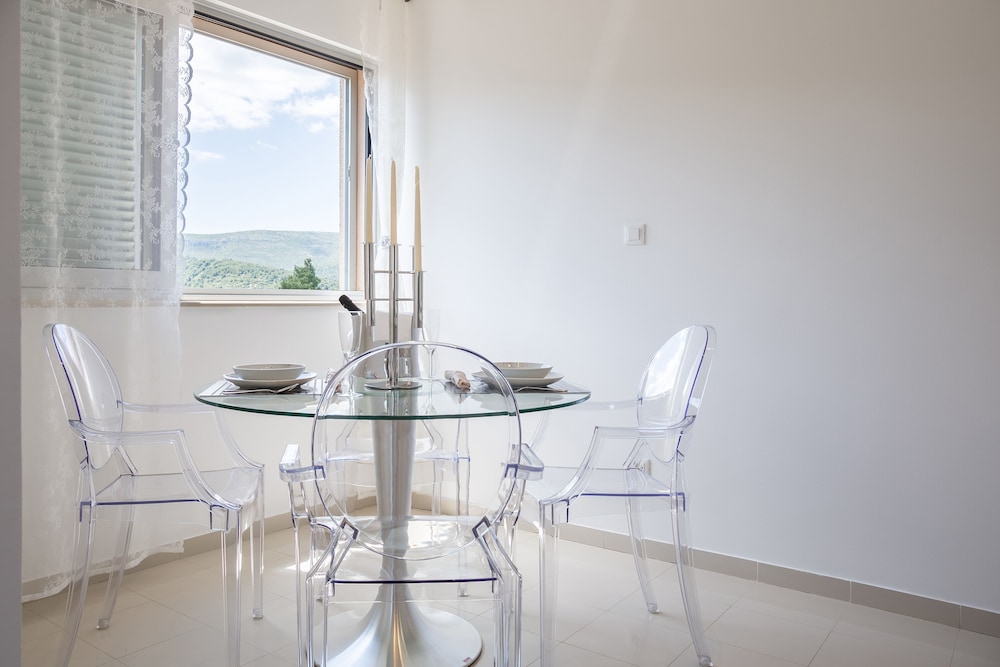 Deluxe Apartment, 2 Bedrooms, Balcony, Sea View photo 3