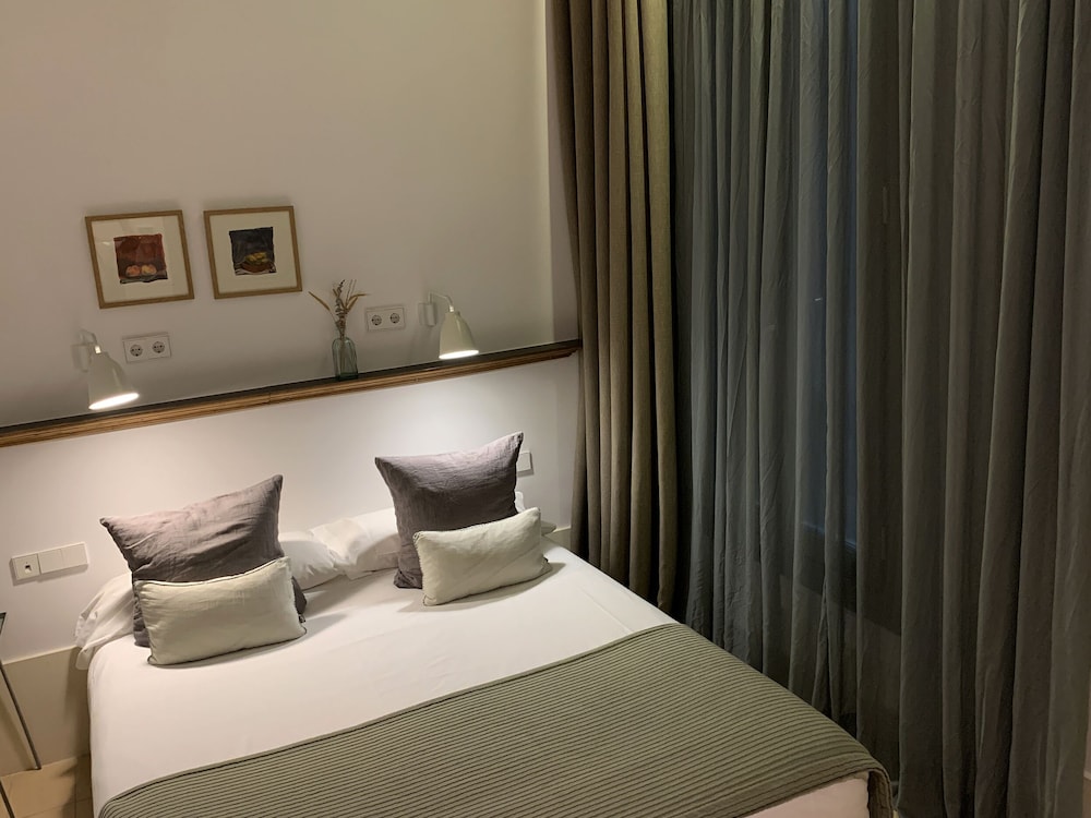 Basic Double Room (Interior Facing)