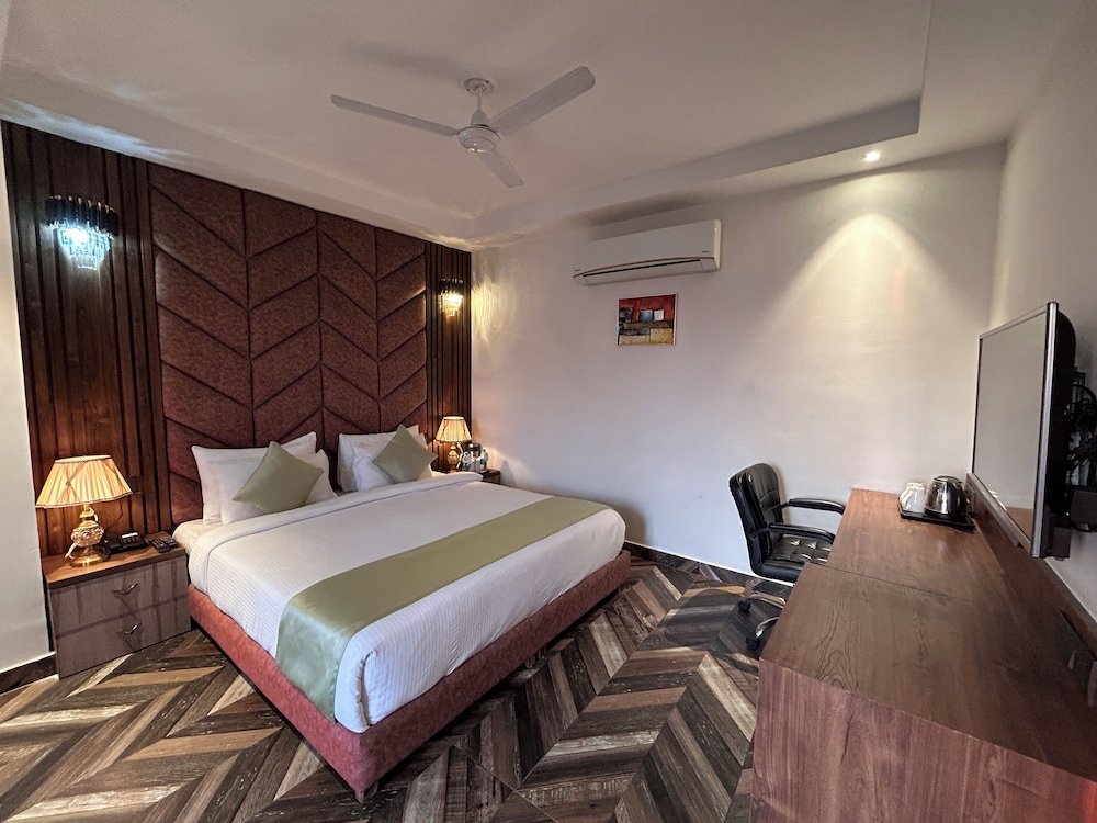 Deluxe Room - Photo 2