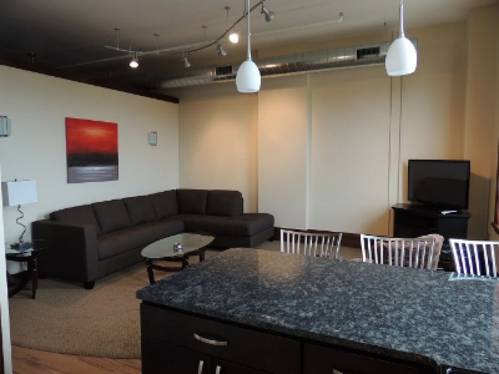 Luxury Suite, Private Bathroom, City View (The Ontario) photo 3