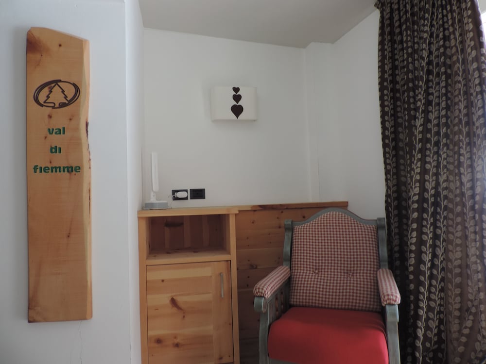 Double Room, 1 Queen Bed, Mountain View (Rododendro) photo 2