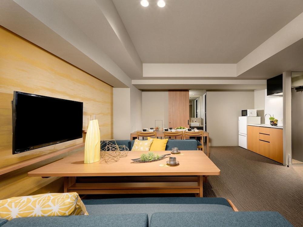 Deluxe One-Bedroom Loft Bed Apartment - Photo 2