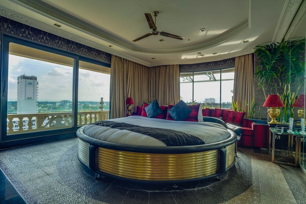 New Millennium Penthouse 2-Bedroom Suite, 2 Big Round Beds - Photo 11