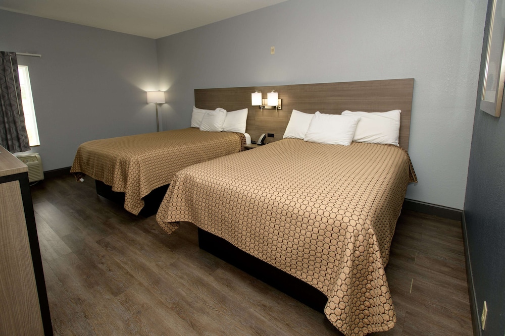 Room, 2 Queen Beds, Non Smoking - Photo 1