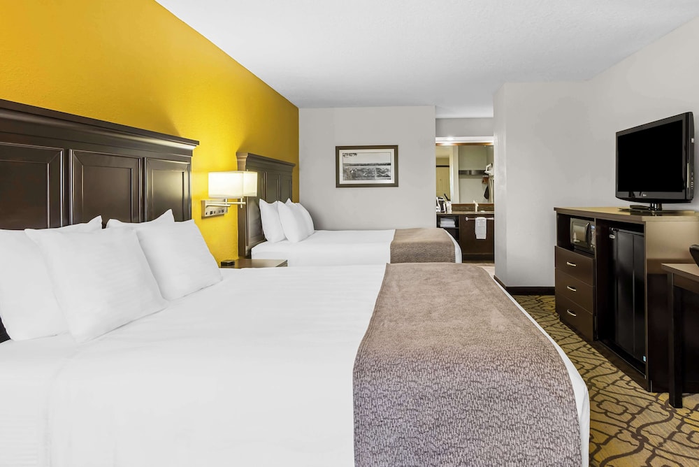 Standard Room, 2 Queen Beds, Non Smoking, Refrigerator - Photo 1