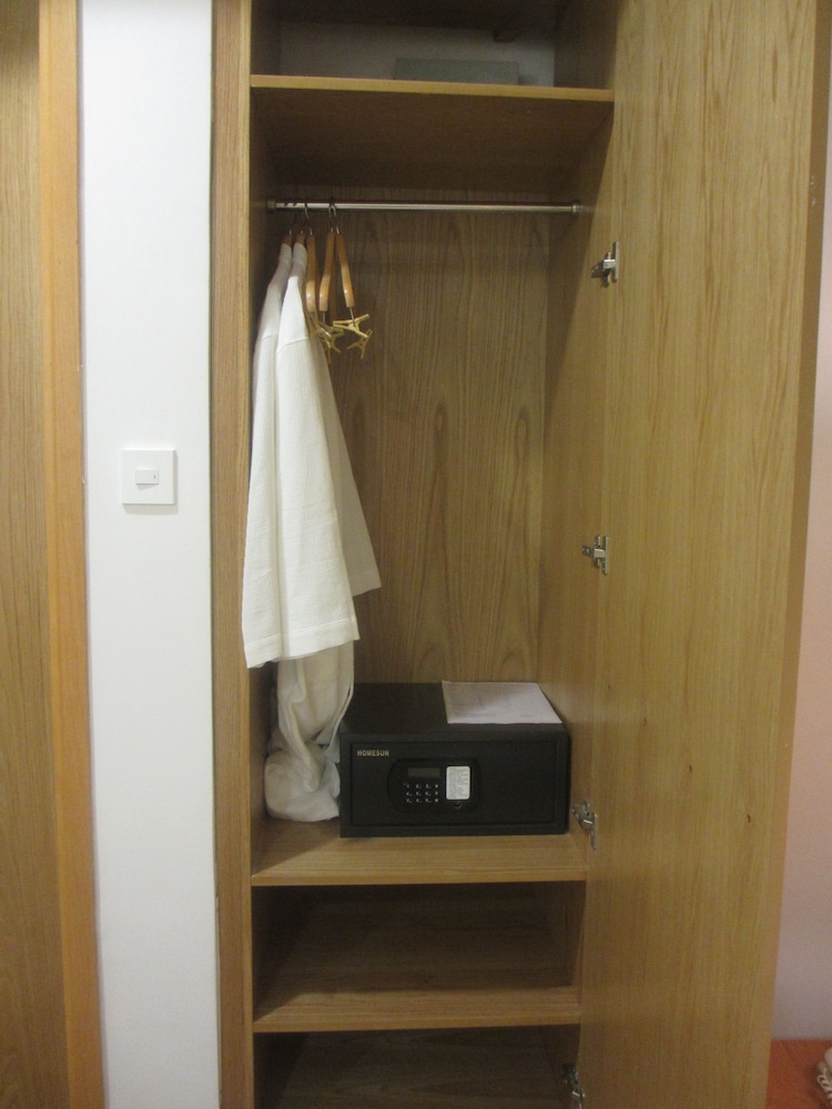 Superior Twin/double room with window photo 3