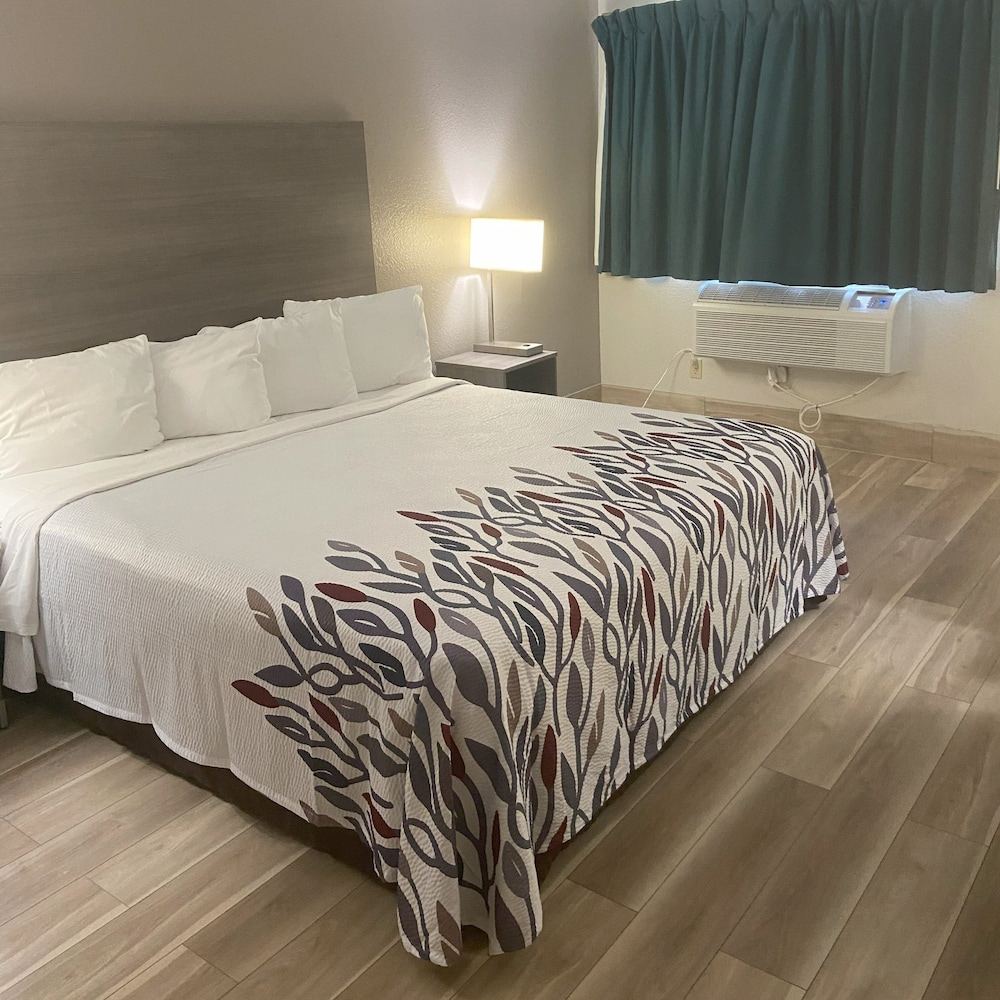 Superior Room, 1 King Bed, Non Smoking - Photo 5