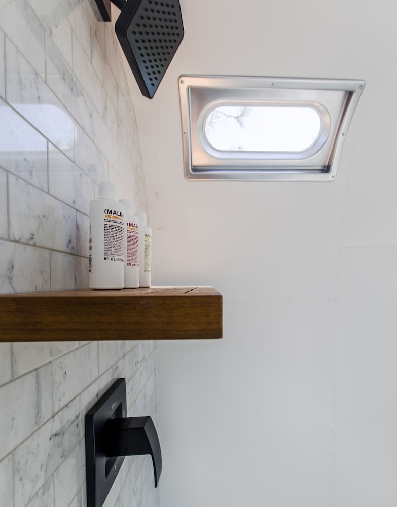 Premium Suite (Basecamp Mini) photo 3