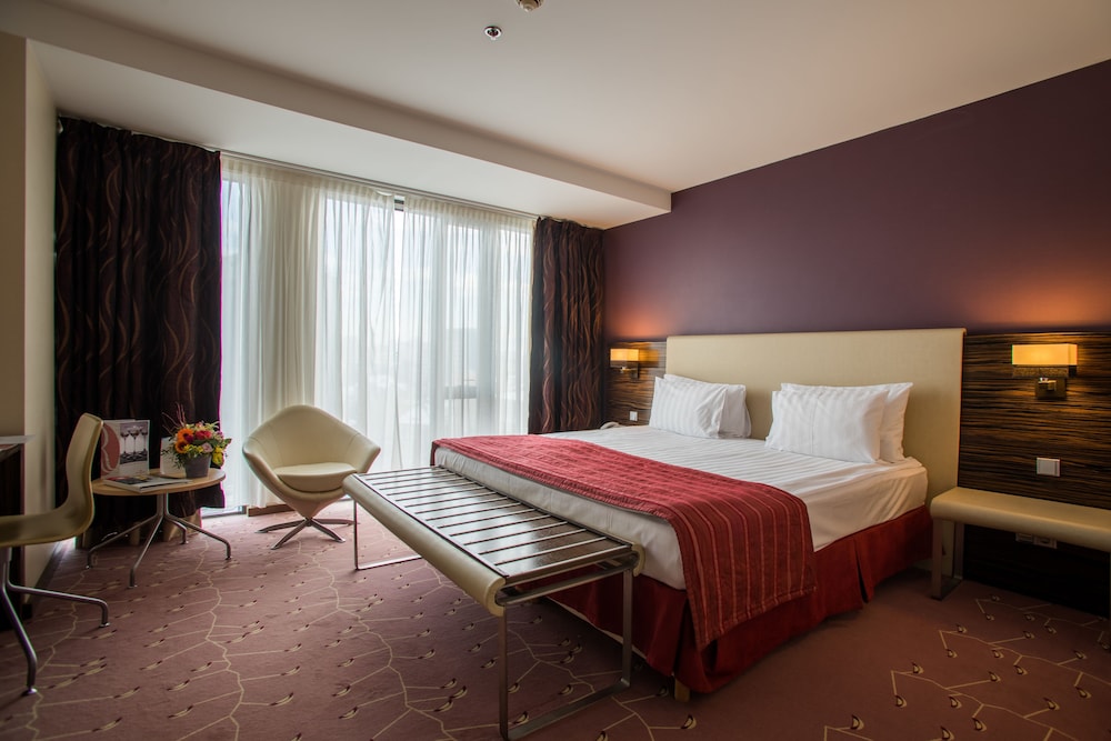 Junior Suite, 1 King Bed, Non Smoking - Photo 3