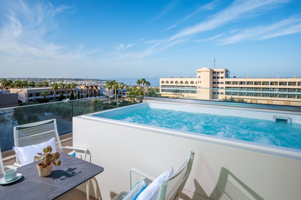 Suite with Outdoor Whirlpool (5 persons) - Photo 11