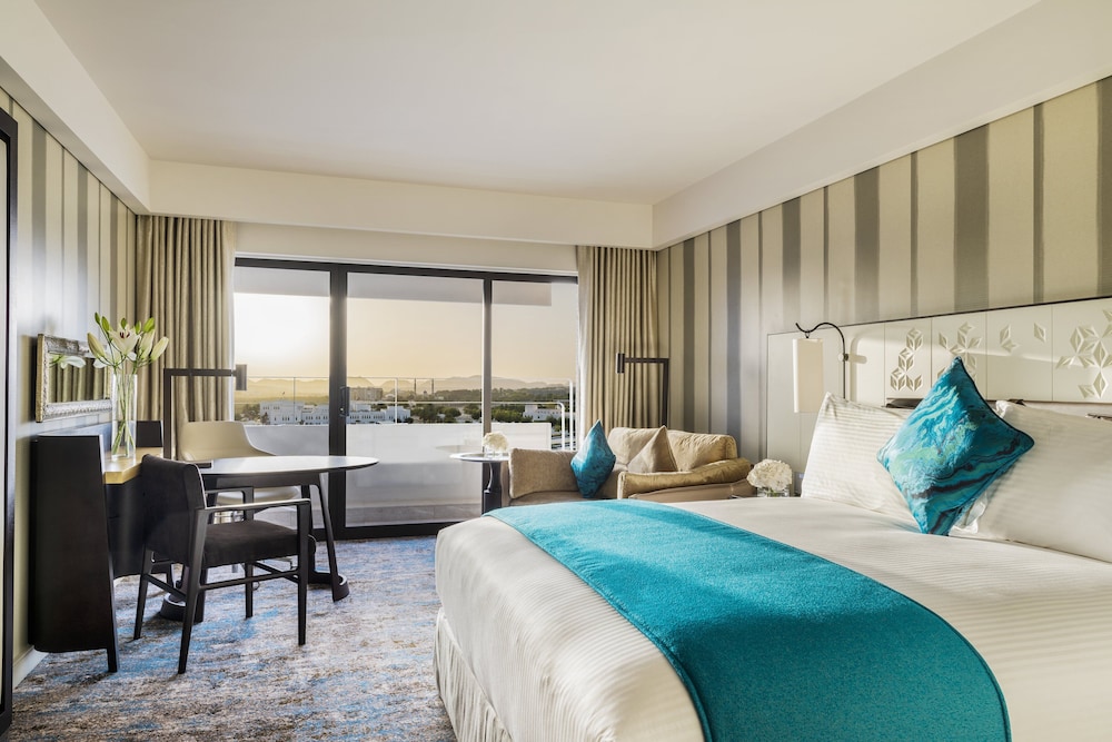 Room, 1 King Bed, Balcony, City View - Photo 2