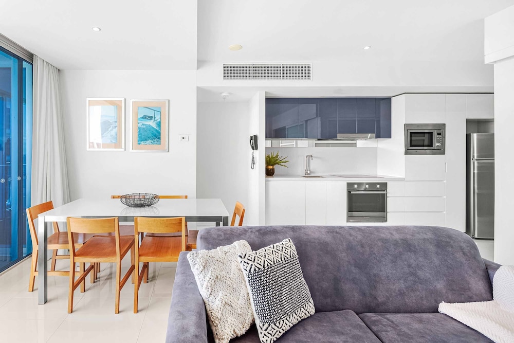 Apartment, 2 Bedrooms, 2 Bathrooms, Ocean View (Level 16) photo 3