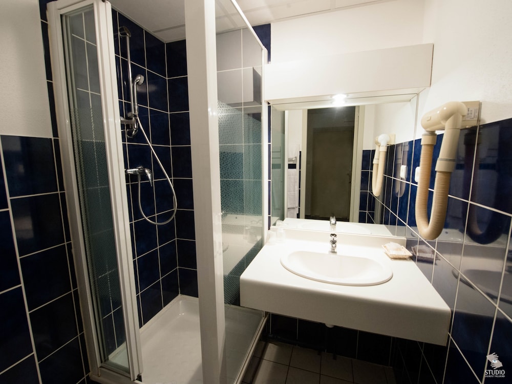 Basic Double Room, 1 Double Bed, Non Smoking photo 3