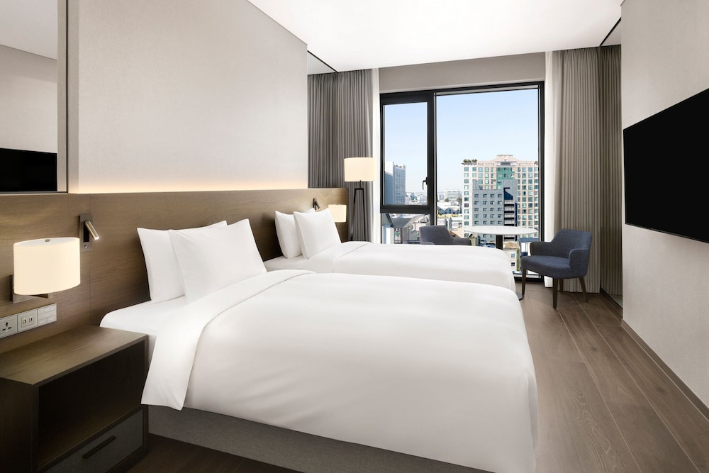 Premier Room, 2 Twin Beds, City View