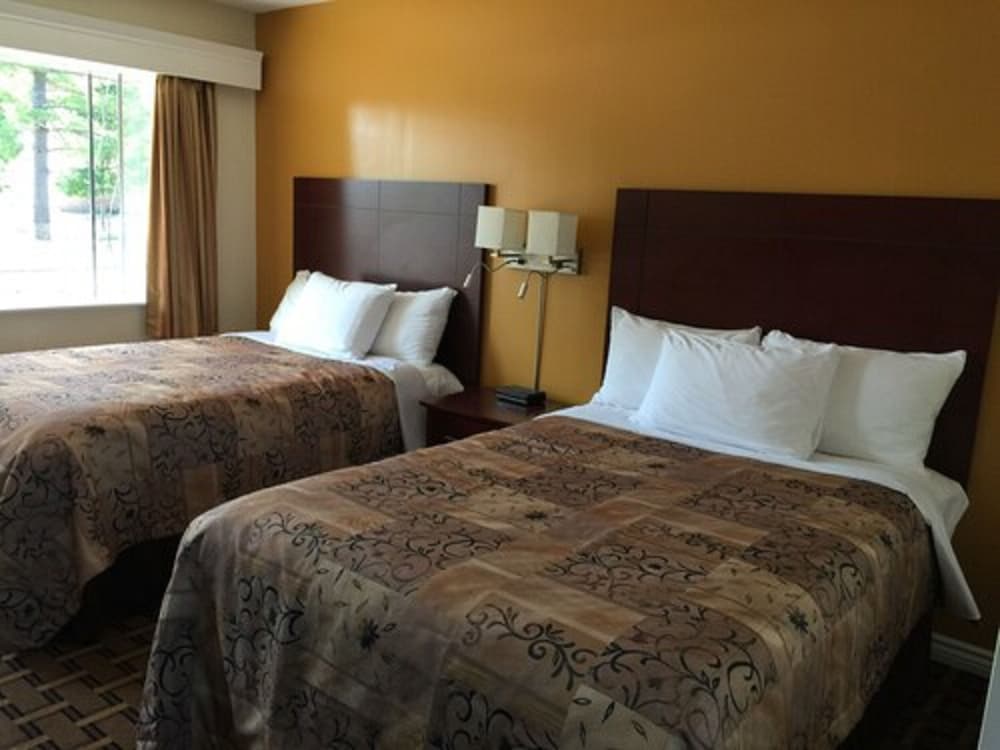 Deluxe Room, 2 Double Beds, Refrigerator & Microwave, Lake View photo 3